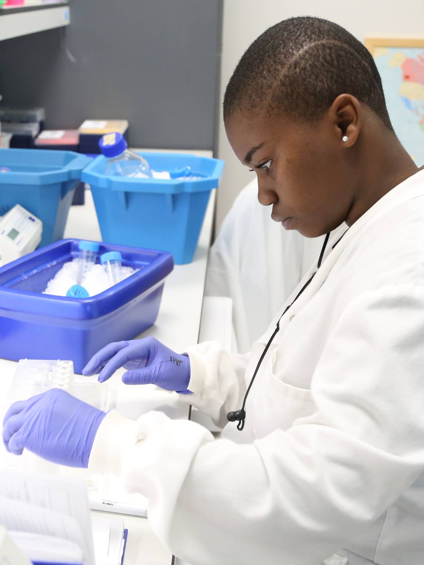 A scientist working in the Cambridge Stem Cell Institute